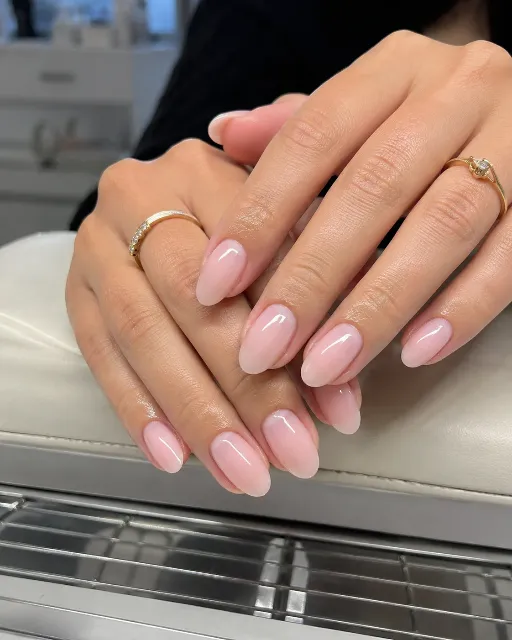 Gel korekcija u salonu BookBeaut Demo Studio