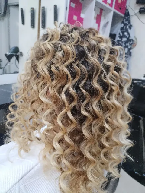 Afrolokne u salonu S2 salon Vračar