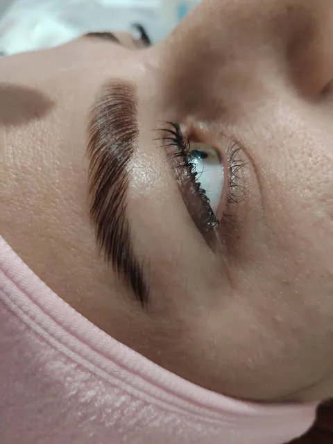 Brow Lift u salonu Deesse lumiere de femme